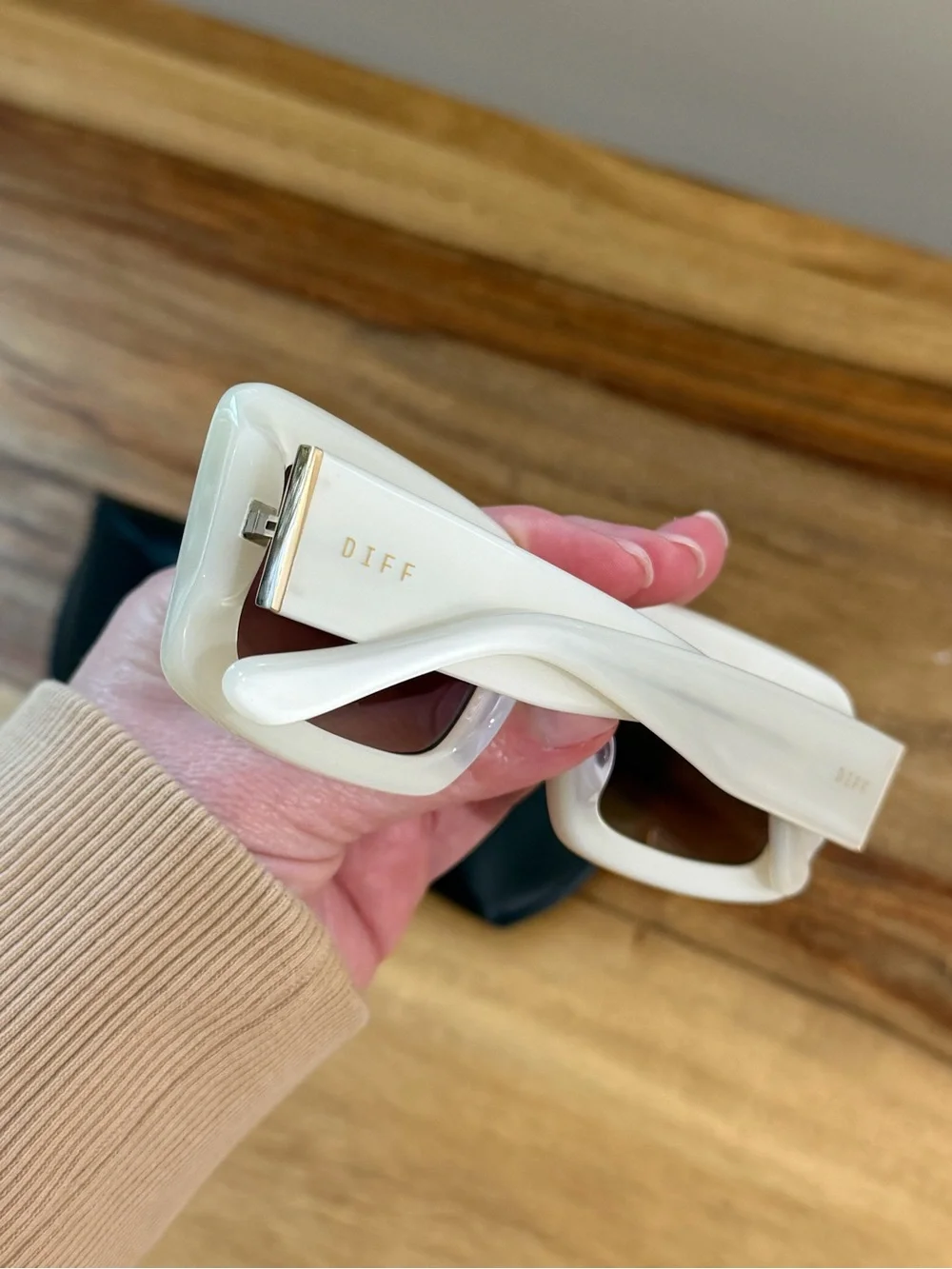 DIFF Indy Rectangle Sunglasses